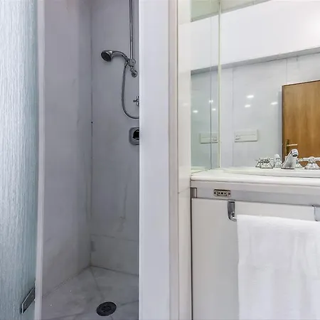 Daire Guesthost - Palazzo Borghese Lovely Flat *