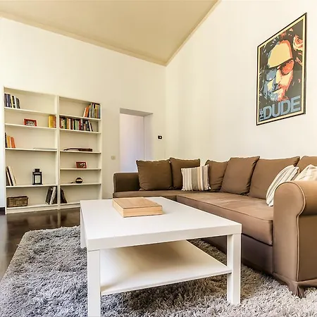 Guesthost - Palazzo Borghese Lovely Flat Daire *