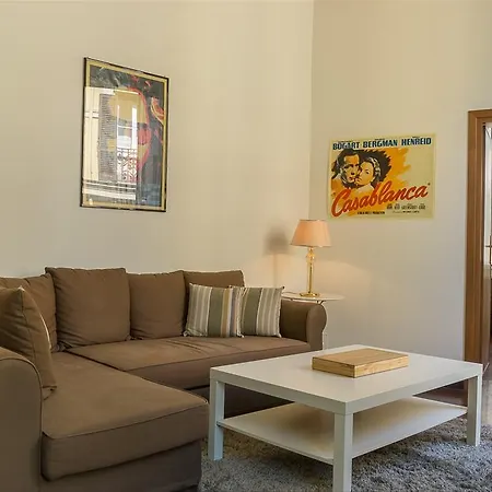 Guesthost - Palazzo Borghese Lovely Flat