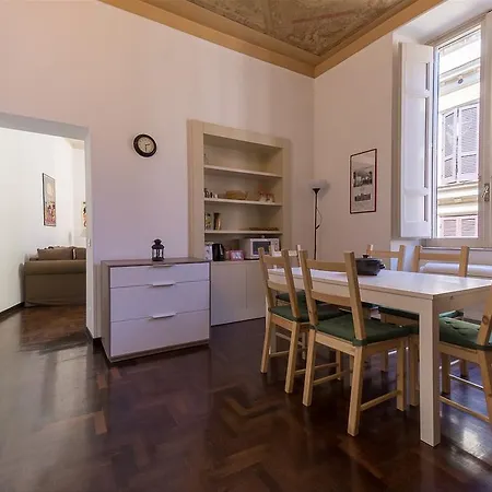 아파트 Palazzo Borghese Lovely Flat