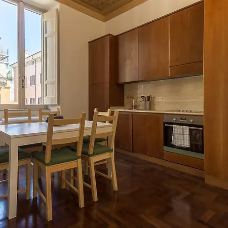 Guesthost - Palazzo Borghese Lovely Flat Apartmán